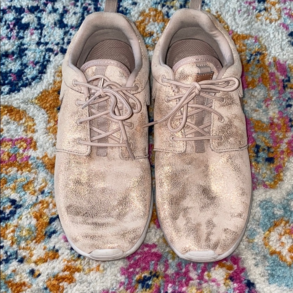 Nike roche run print sneakers